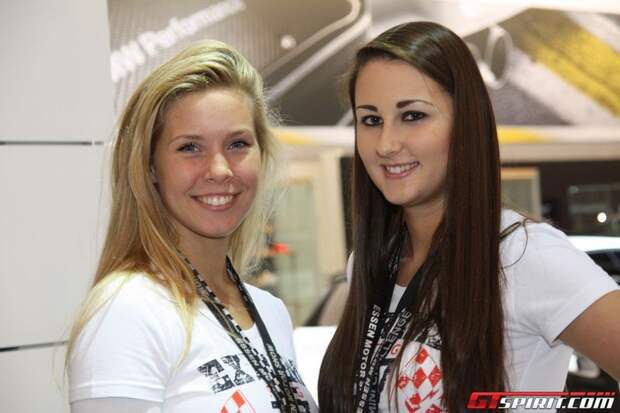 Девушки с автосалона Essen Motor Show (72 фото)