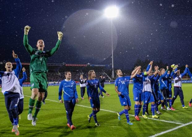 Сборная Исландии впервые вышла на чемпионат Европы, заняв второе место в отборочной группе A (первое - Чехия). Сборная Исландии в группе обошла более опытные команды Турции и Нидерландов