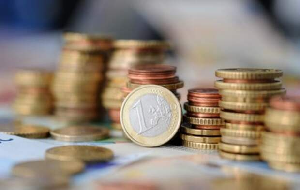 Биржевой курс евро упал ниже 62 рублей
