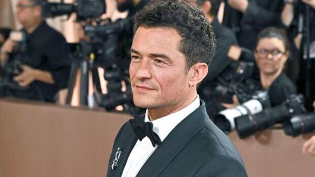 Наконец-то почувствовал себя холостяком: Орландо Блум отметил день рождения буйной вечеринкой