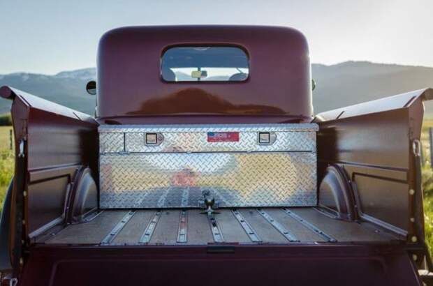 Крутой 70-летний Dodge Power Wagon с мощным двигателем