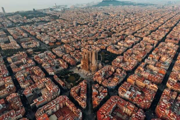Популярный район Барселоны удалили с карт Google и Apple для борьбы с туристами