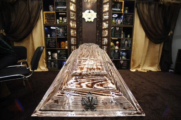 Выставка похоронной моды в Москве (50 фото)