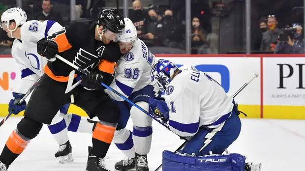 «Тампа» разгромила «Филадельфию» в матче НХЛ