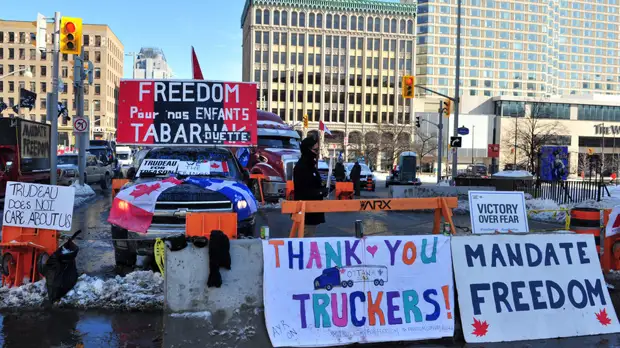 «Пытаются заблокировать нашу экономику»: как развивается ситуация с протестом против коронавирусных ограничений в Канаде
