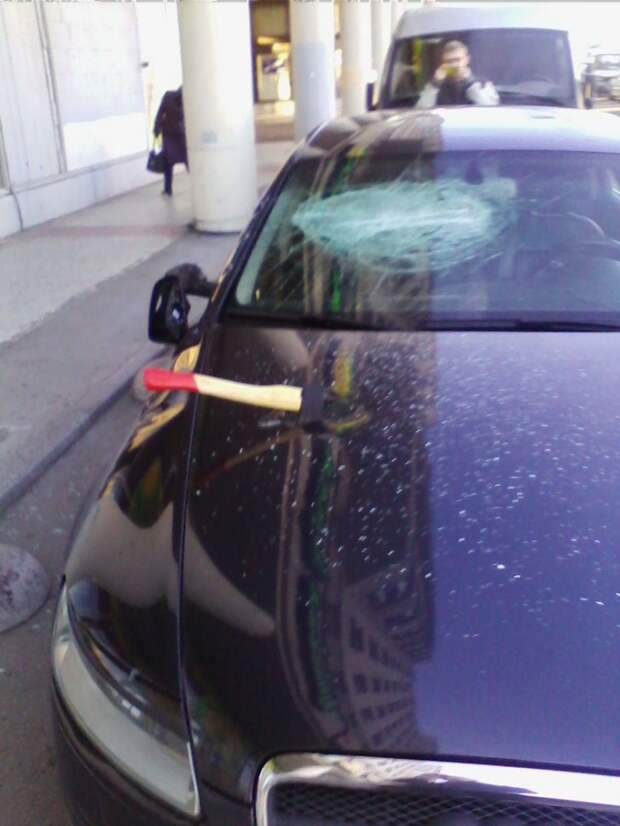 В СПб топором зарубили Audi авто, вандализм, месть, парковка