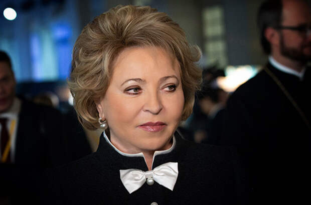 Матвиенко поздравила студентов и преподавателей МГУ с Татьяниным днём