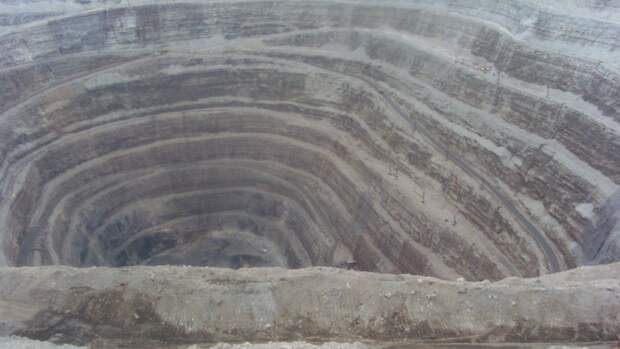 Ученые рассказали о квадриллионе тонн алмазов под землей Ученые рассказали о квадриллионе тонн алмазов под землей