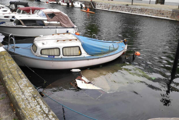 Лодка благополучия пошла ко дну... | Фото: Reddit.