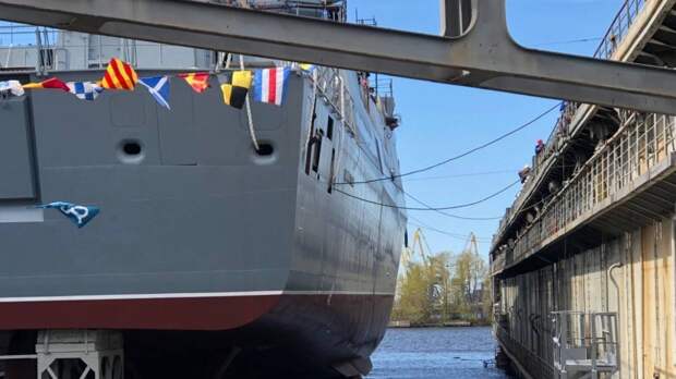 Новые российские вертолетоносцы оснастят катерами-беспилотниками и подводными дронами