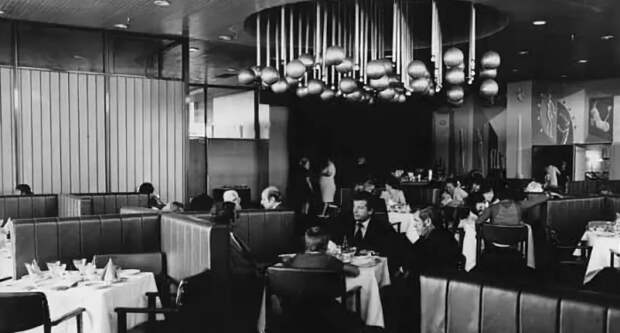 В ряде ресторанов существовали специальные залы для особых гостей и зарубежных туристов / Фото: yaplakal.com В ряде ресторанов существовали специальные залы для особых гостей и зарубежных туристов / Фото: yaplakal.com