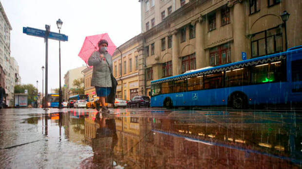 Москвичей призвали пересесть на городской транспорт из-за дождя