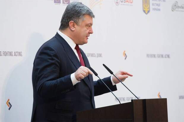 Порошенко изымает "язык оккупанта" из украинских паспортов Порошенко изымает "язык оккупанта" из украинских паспортов