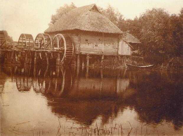 23. Водяная мельница с тремя колесами 100 лет назад, россия, фото