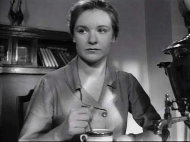Светлана Харитонова в фильме *Летят журавли*, 1957 | Фото: kino-teatr.ru Светлана Харитонова в фильме *Летят журавли*, 1957 | Фото: kino-teatr.ru