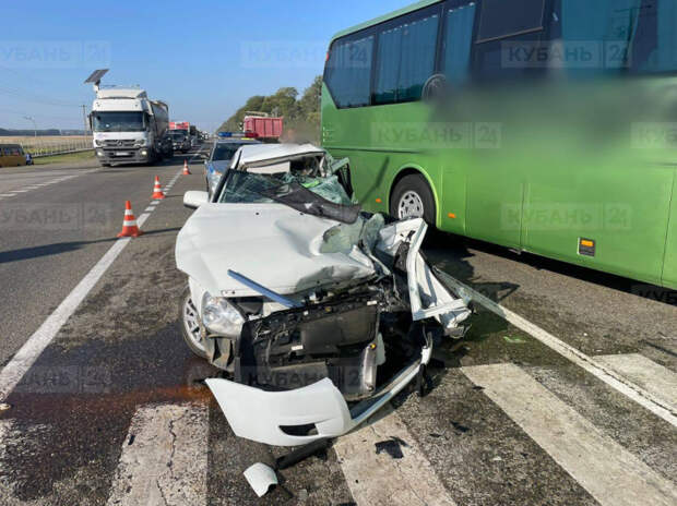 На Кубани автобус с детской спортивной командой попал в ДТП: есть погибший