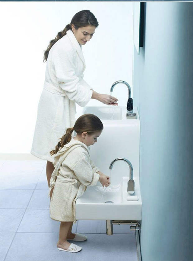 Высокая и низкая раковина от Vitra.