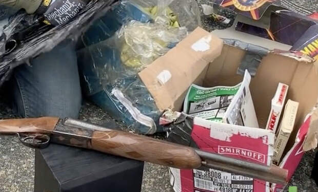 Старый контейнер оказался полон оружия