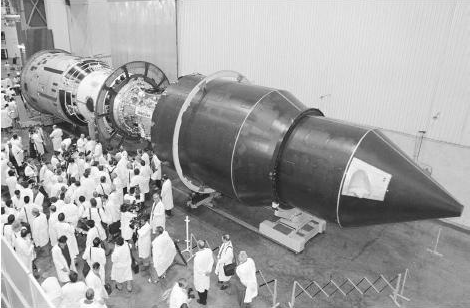 Ну и по традиции, не совсем военная тема...Космическая ракета война, история, факты