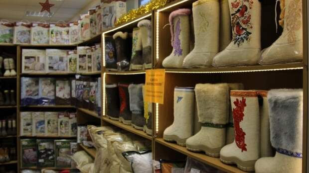 Жители Новодвинска сыграли в мини-футбол в валенках