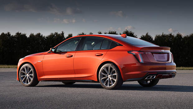Cadillac ct4,Cadillac ct4-v,Cadillac ct5,Cadillac ct5-v. Обычный CT5-V (на фото) будет превращён в более производительный доработкой шасси, заменой колёсных дисков и, чего все ждут, двигателя. А вот какой будет использован — есть разночтения.