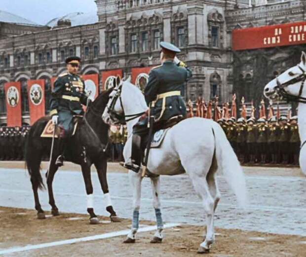 24 июня 1945 года на Красной площади в Москве состоялся легендарный парад Победы в честь окончания Великой Отечественной войны...
