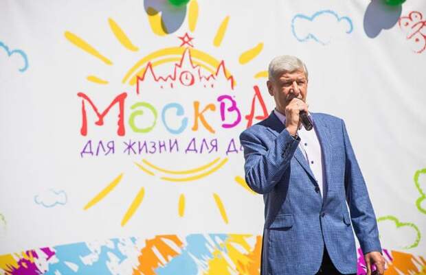Праздник открыл руководитель Департамента градостроительной политики Москвы Сергей Лёвкин. Фото - Антон Глазман