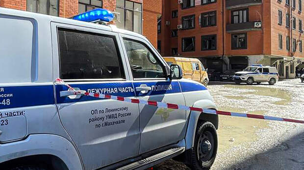 МВД: в Махачкале во дворе дома произошла стрельба, два человека пострадали