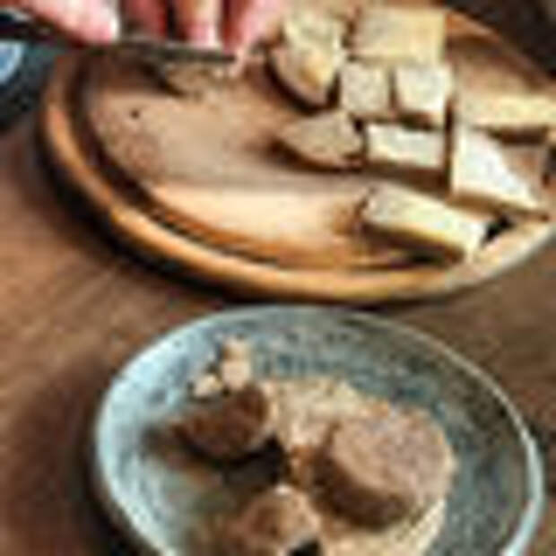 Eating Milbenkäse.