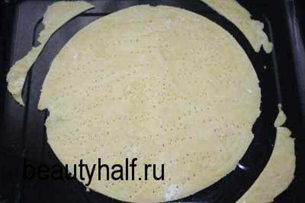 Наполеон с изюмом и заварным кремом.