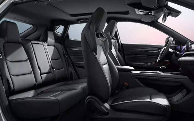 Новый семиместный кроссовер Changan показали в России