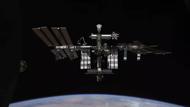Корабль «Прогресс МС-17» отстыковался от модуля «Наука» вместе со стыковочным узлом