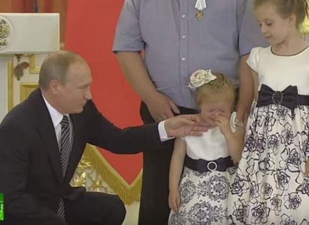 Родители объяснили слезы ребенка на приеме у Путина
