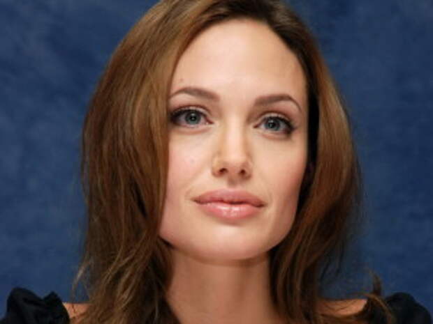 Анджелина Джоли удалила себе мозг