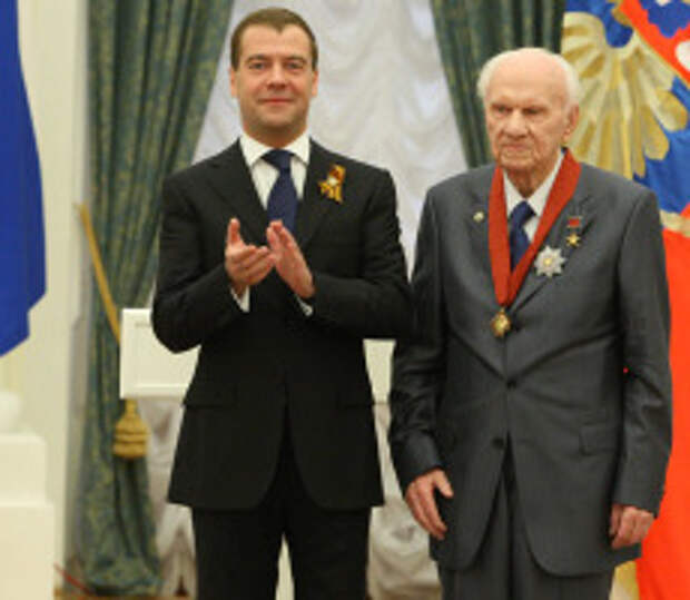 Дмитрий Медведев и Анатолий Савин. Фото: Михаил Климентьев / РИА Новости www.ria.ru