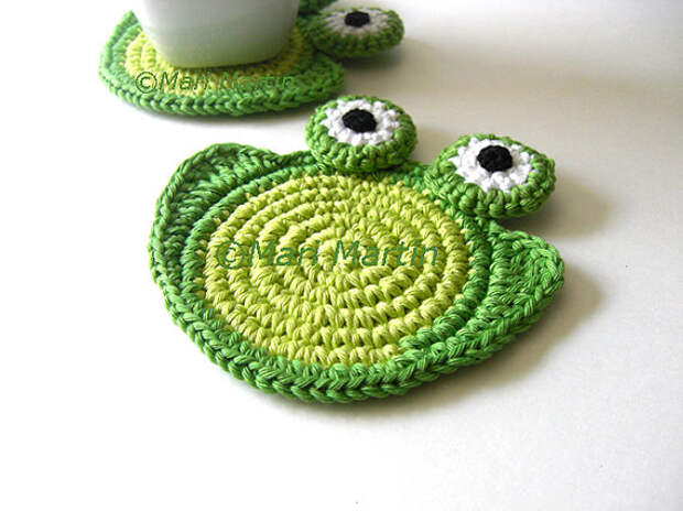 Вязаные подставки. Вязание крючком подставка под горячее. Подставка крючком мастер класс. Подставка под горячее крючком. Подставка под горячее крючком.