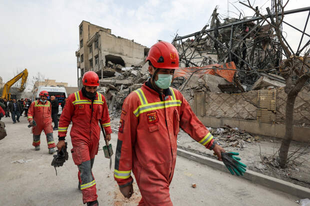 Пассажир пригрозил бортпроводнику «надрать ему задницу» и сорвал рейс