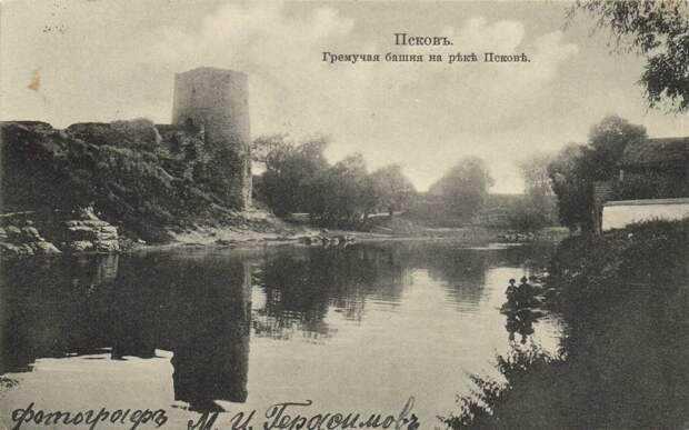 Гремучая башня на реке Пскове