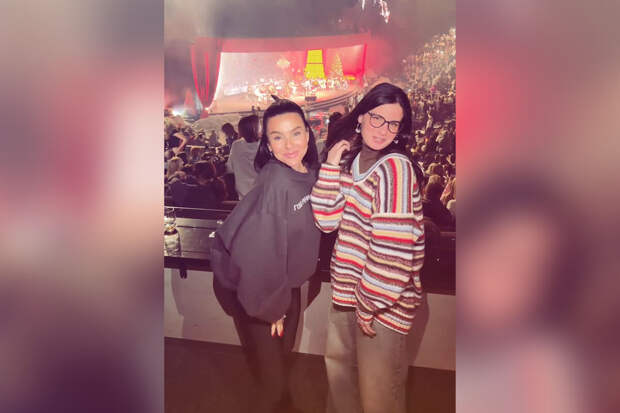 Певица Юлия Волкова появилась на публике с 21-летней дочерью