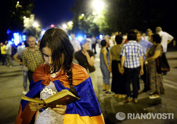 Акция протеста против подорожания электроэнергии вновь идет в Ереване