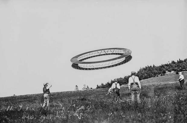 1902-1908 годы: Тетраэдрические воздушные змеи Александра Белла, похожие на НЛО