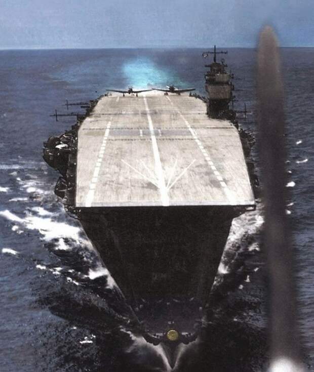 авианосец