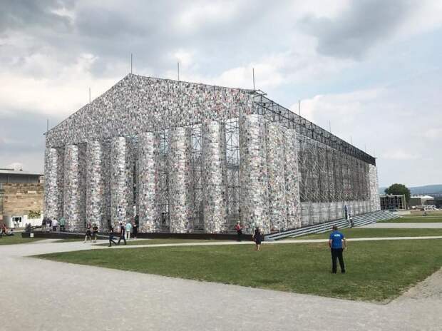 В Германии построили храм из запрещенных книг (6 фото)