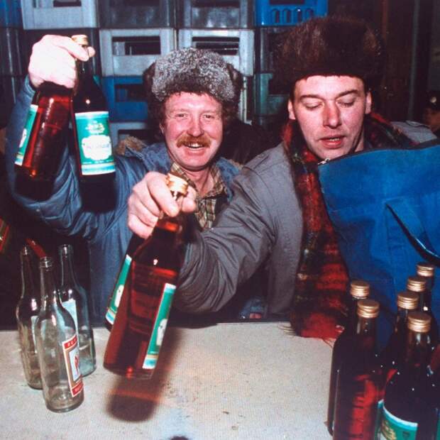 «Россия никогда не спивалась»Водка, мед и самогон: кто создал миф о пьяных русских