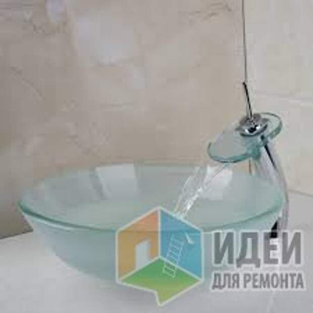 Стеклянная раковина на столе, дизайнерский смеситель Стеклянная раковина на столе, дизайнерский смеситель