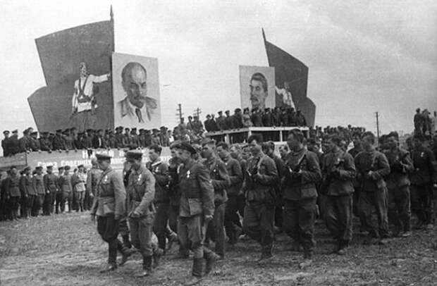 Самый необычный военный парад Самый необычный военный парад