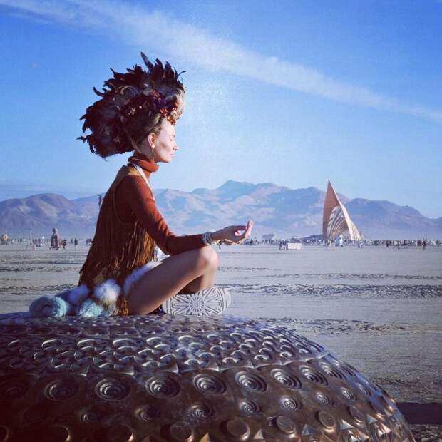 Сюрреалистичные фотографии с фестиваля «Burning Man» 2015 — в нашей фотогалерее