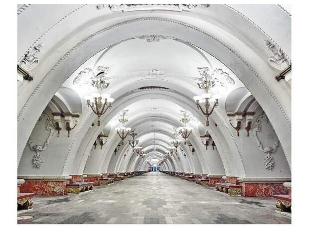 Подземное царство: фотограф из Канады создал серию невероятных снимков московского метро