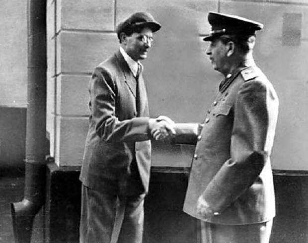 Фото открытых источников. Сталин и Суслов