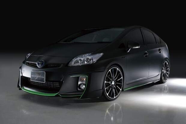 Тюнеры из Wald International преукрасили Toyota Prius Mk3 (15 фото)